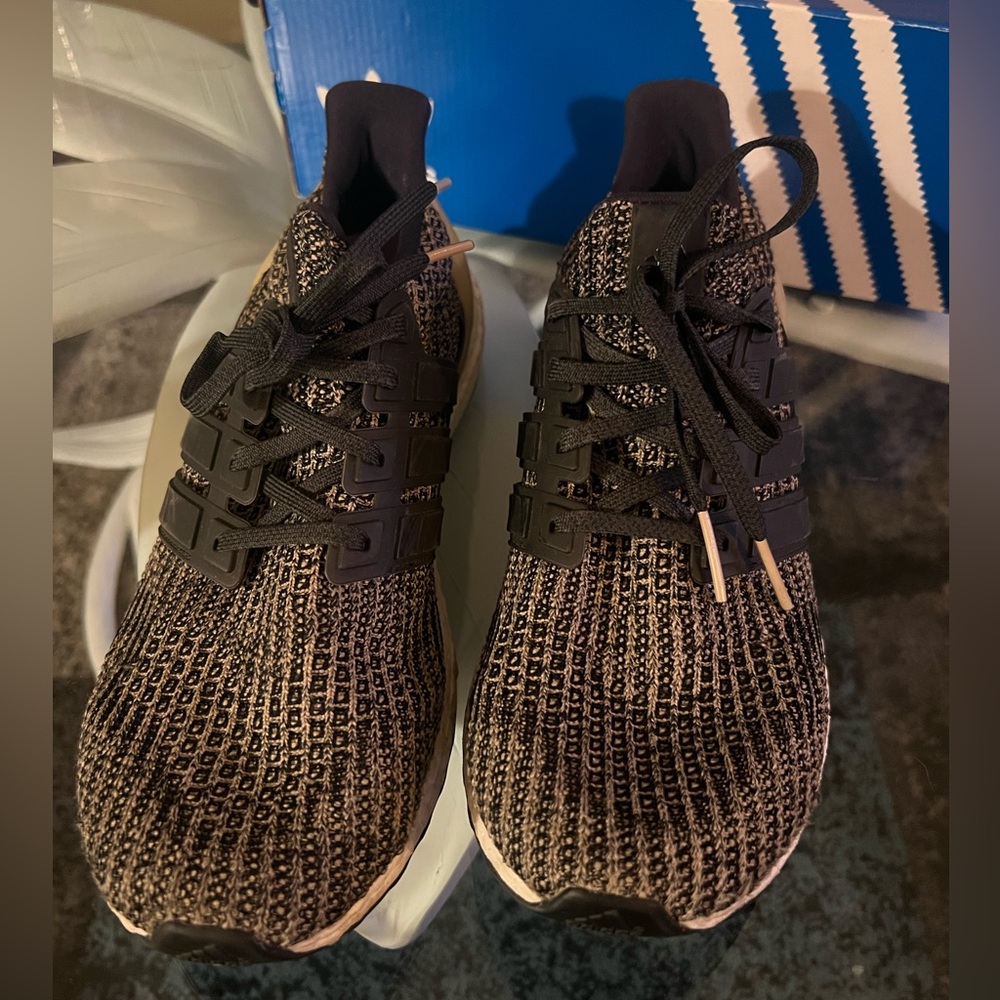 Adidas Boosts 4.0 Dark Mocha sz 9.5